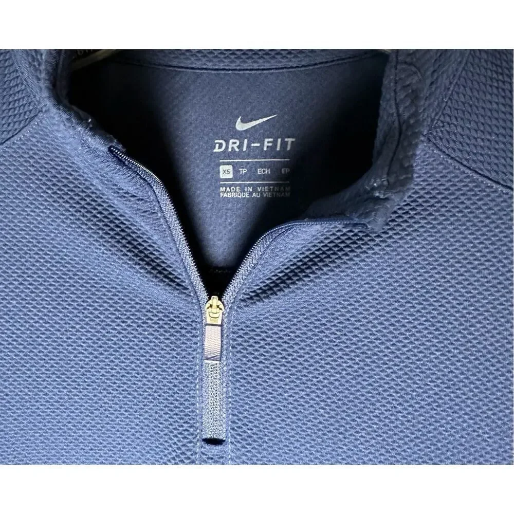 Nike women’s long sleeve 1/4 zip blue athletic top size XS. #27-1497